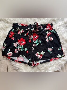Rue21 Black Floral Elastic-Waist Mini Shorts with Red & Pink Flowers